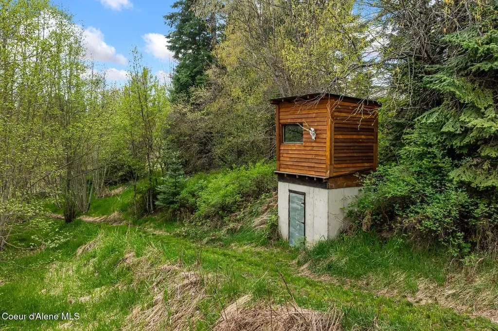 5250 Highway 2 Priest River ID 83856