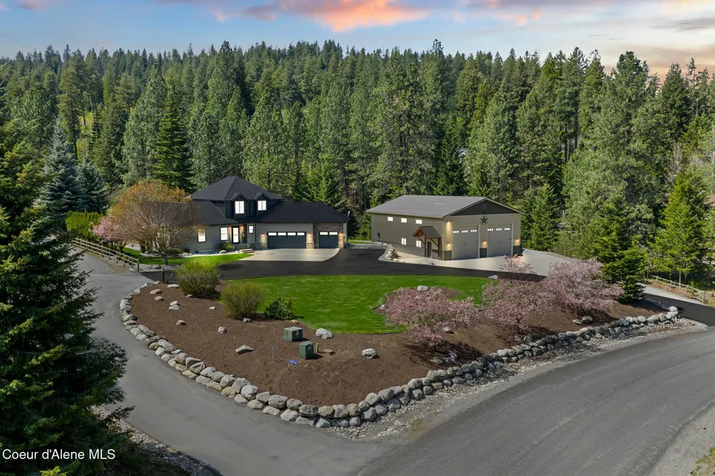 18722 W Rice Avenue Hauser ID 83854