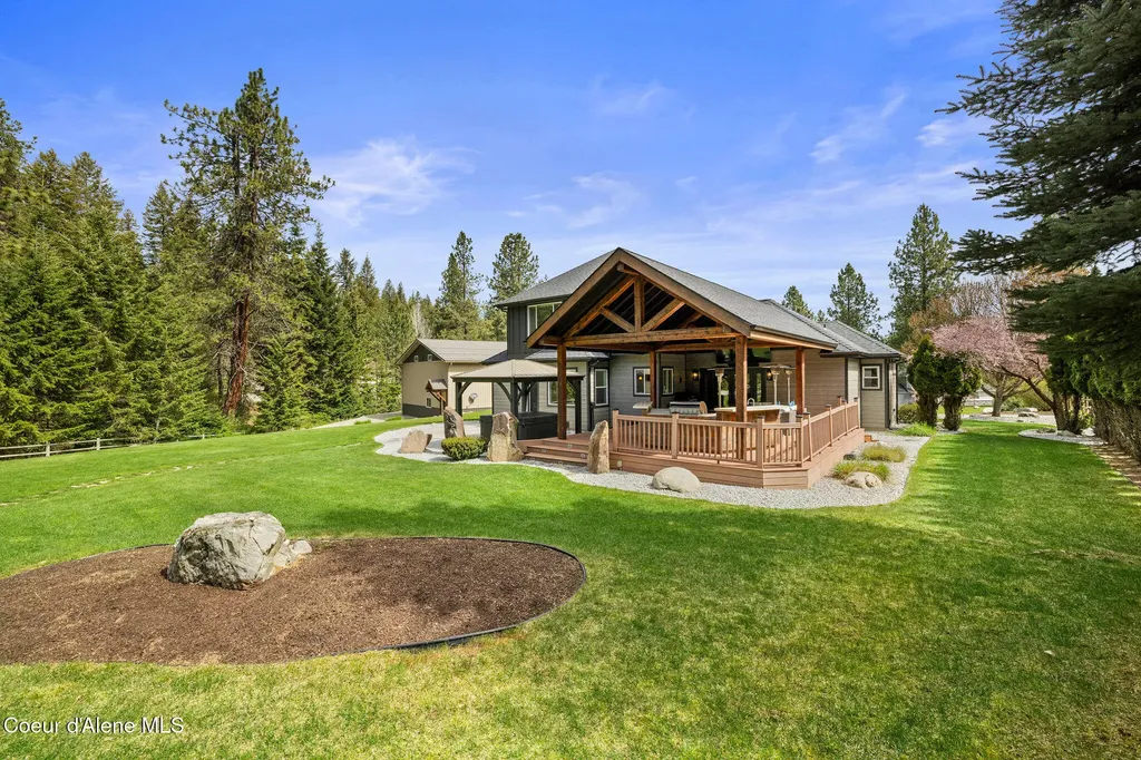 18722 W Rice Avenue Hauser ID 83854