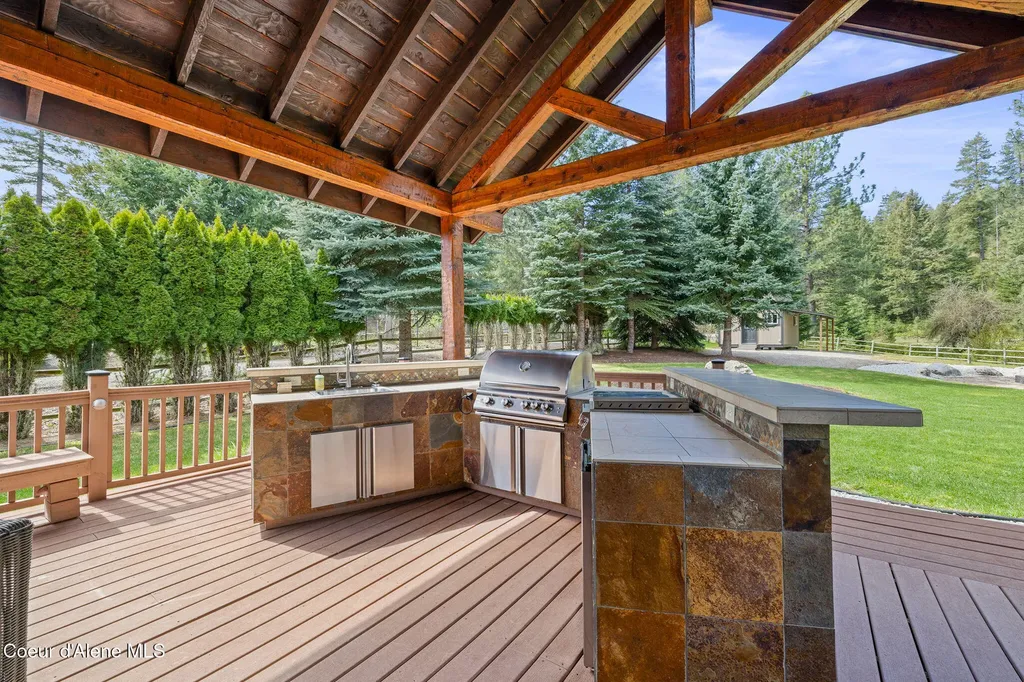 18722 W Rice Avenue Hauser ID 83854