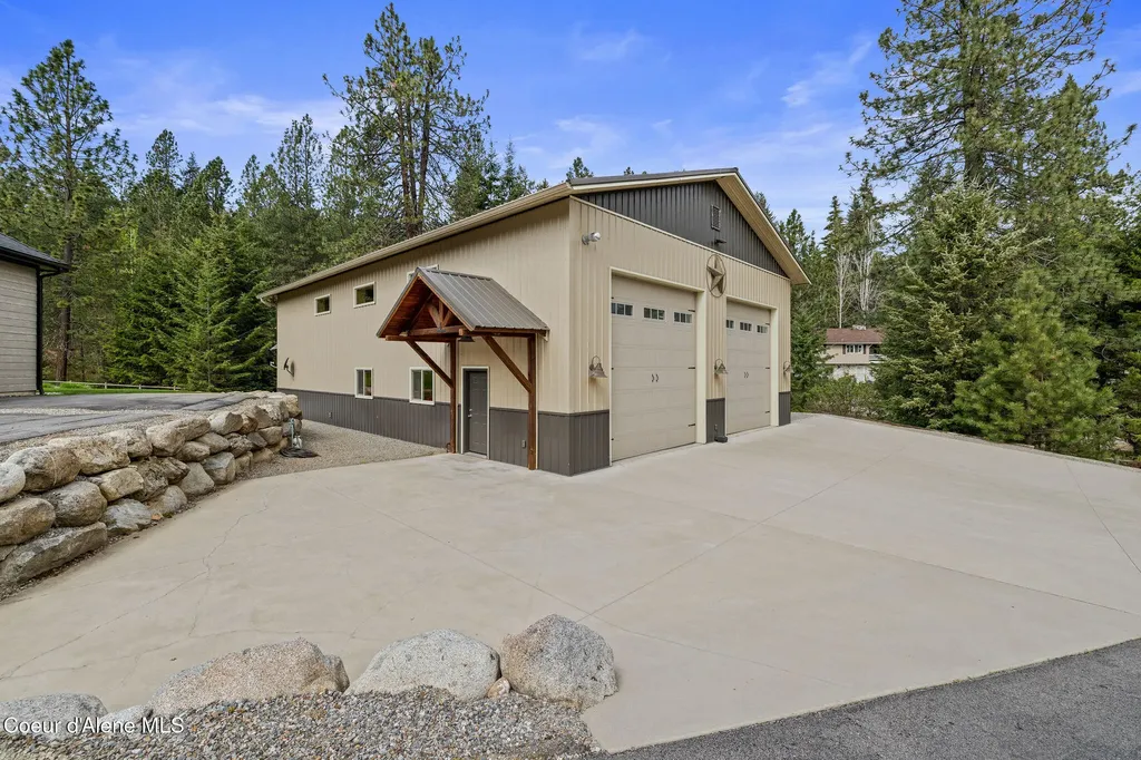 18722 W Rice Avenue Hauser ID 83854