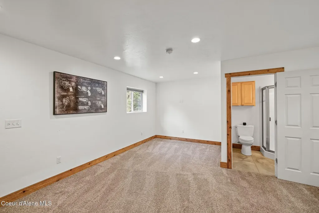 18722 W Rice Avenue Hauser ID 83854