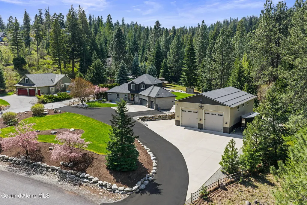 18722 W Rice Avenue Hauser ID 83854