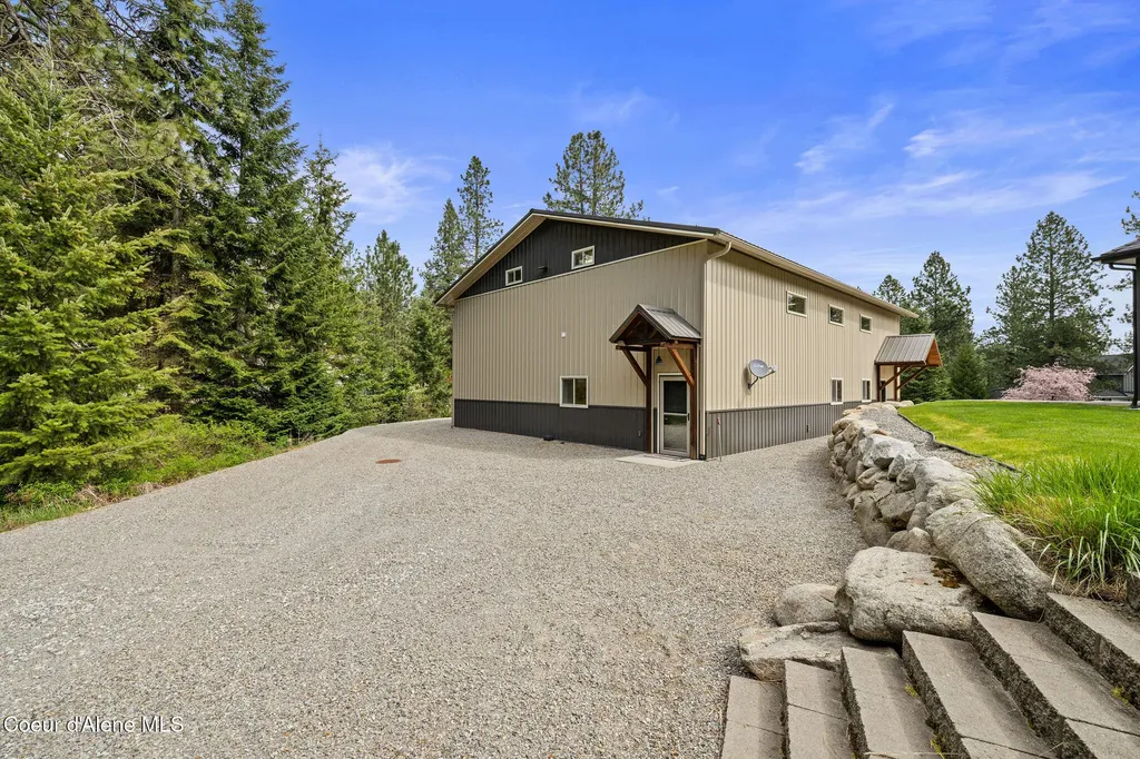 18722 W Rice Avenue Hauser ID 83854