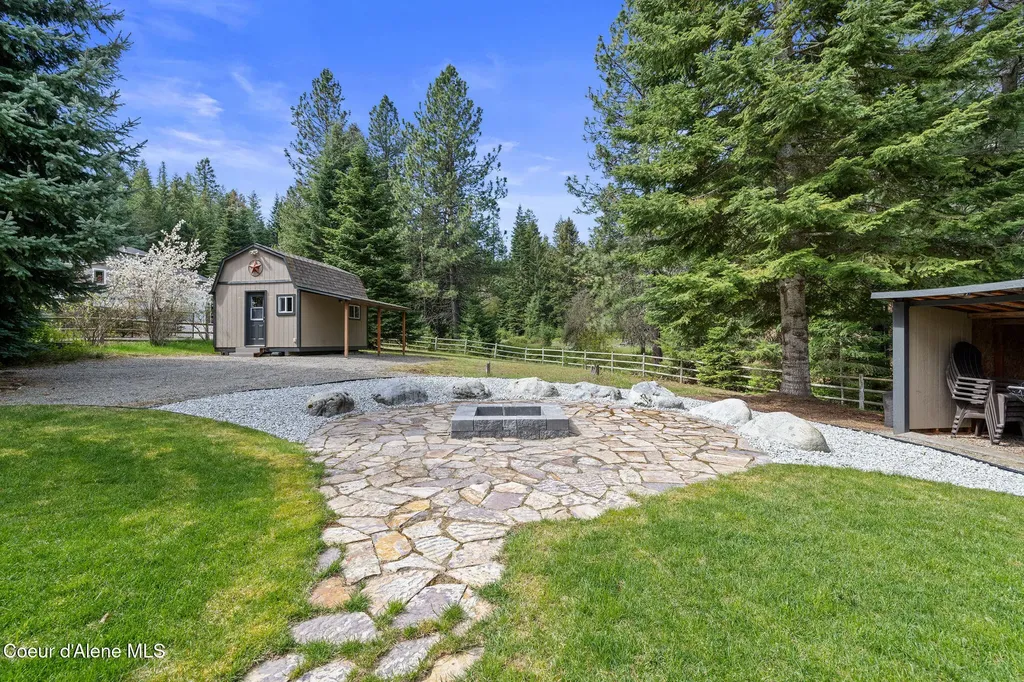 18722 W Rice Avenue Hauser ID 83854
