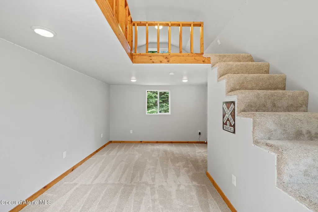18722 W Rice Avenue Hauser ID 83854