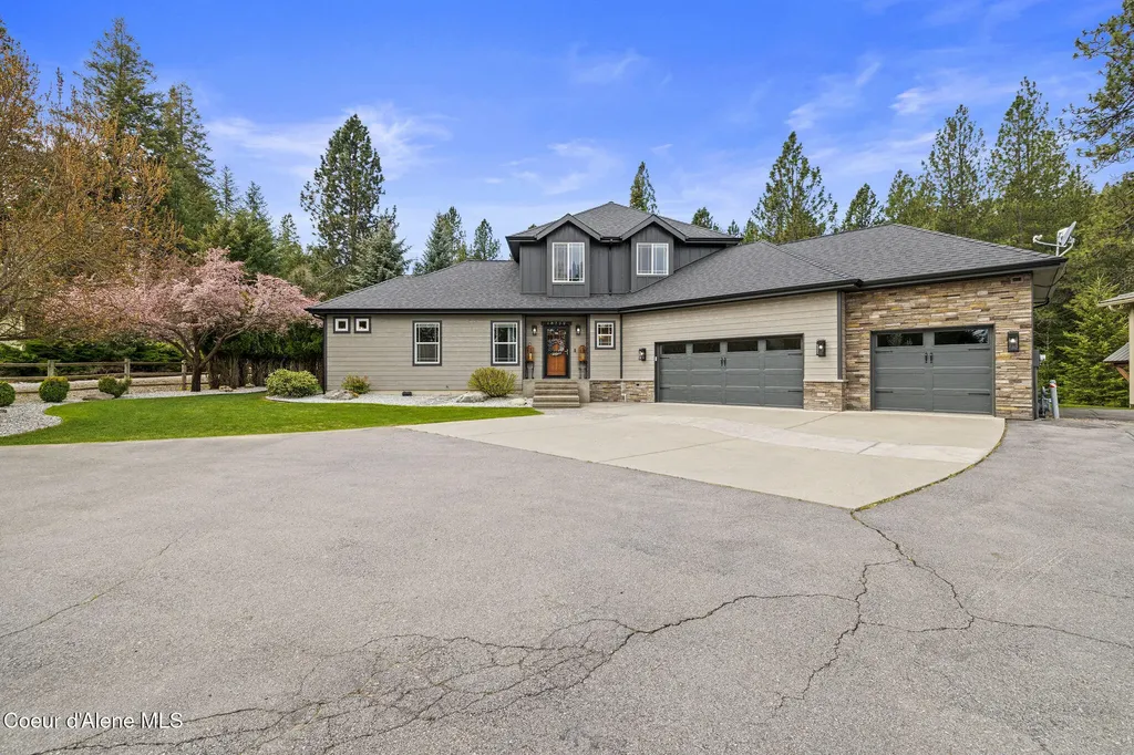 18722 W Rice Avenue Hauser ID 83854