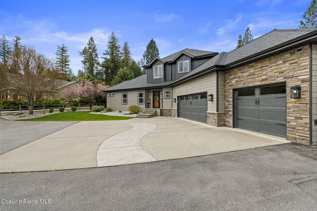 18722 W Rice Avenue Hauser ID 83854