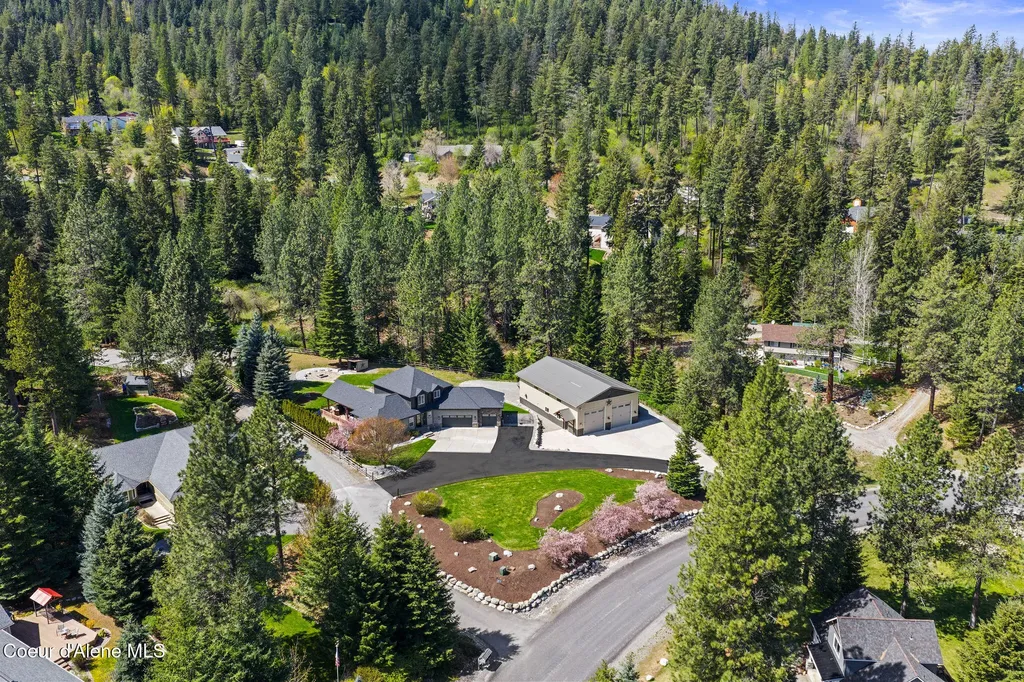 18722 W Rice Avenue Hauser ID 83854