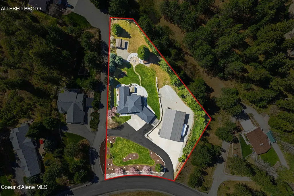 18722 W Rice Avenue Hauser ID 83854