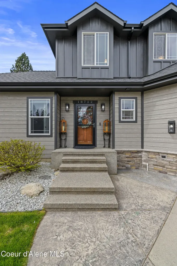 18722 W Rice Avenue Hauser ID 83854