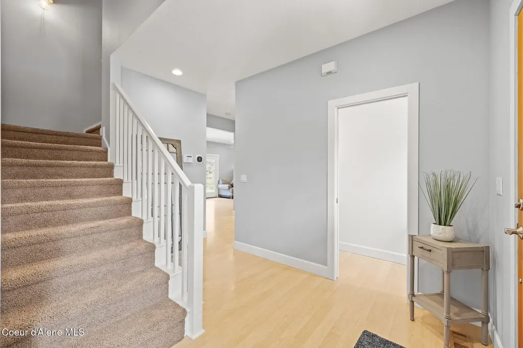 18722 W Rice Avenue Hauser ID 83854
