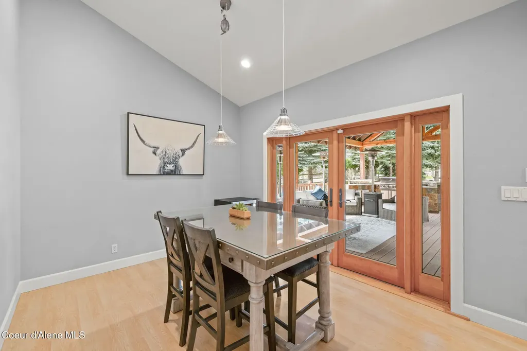 18722 W Rice Avenue Hauser ID 83854