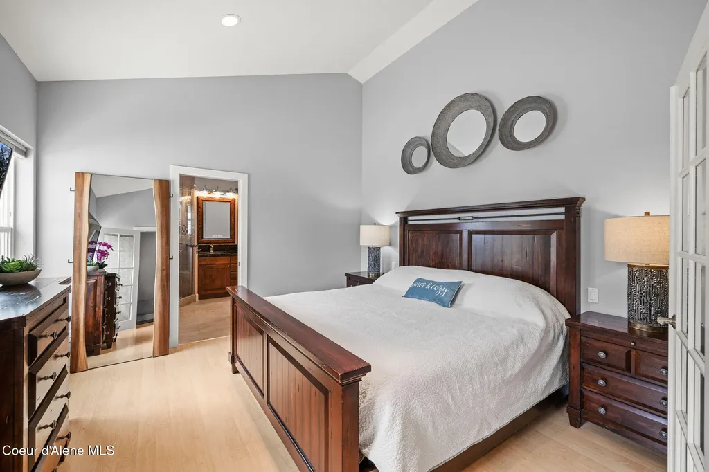 18722 W Rice Avenue Hauser ID 83854