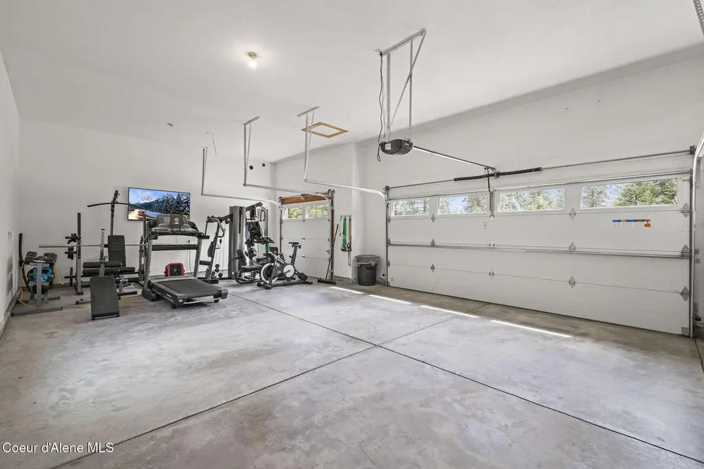 18722 W Rice Avenue Hauser ID 83854