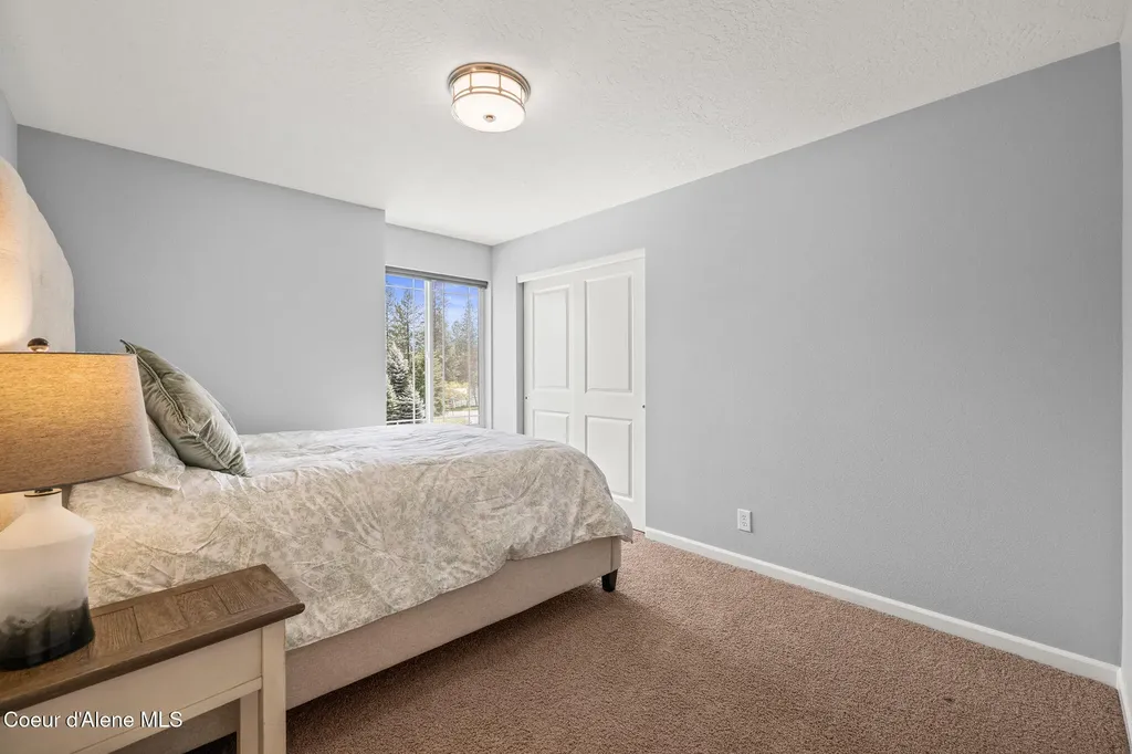 18722 W Rice Avenue Hauser ID 83854