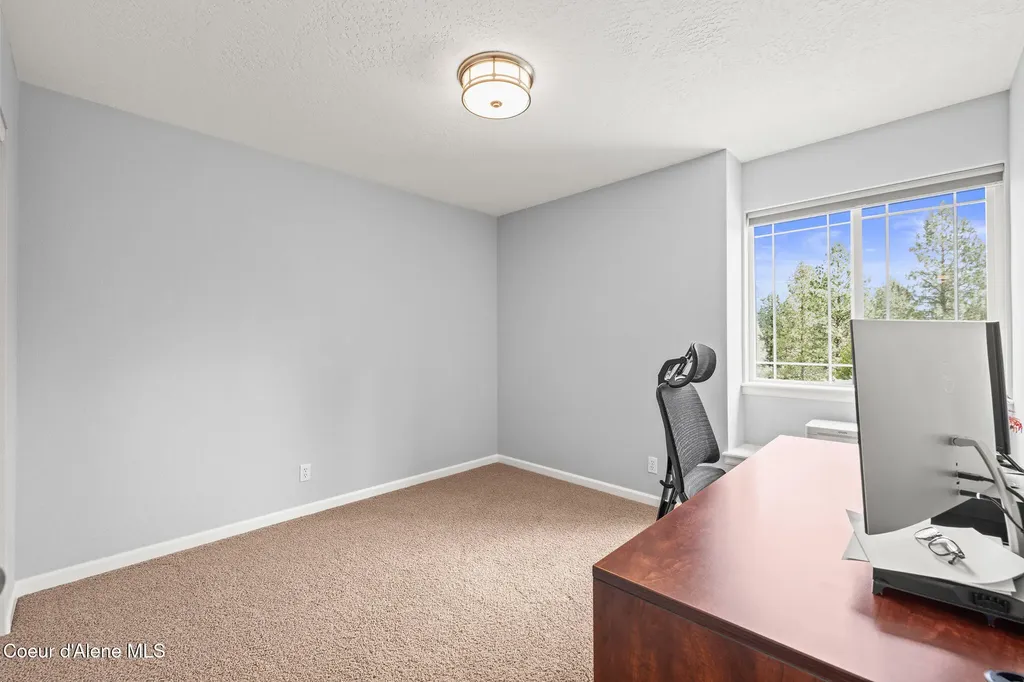 18722 W Rice Avenue Hauser ID 83854