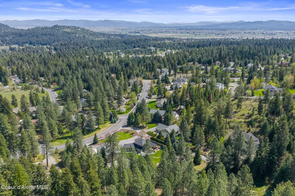 18722 W Rice Avenue Hauser ID 83854