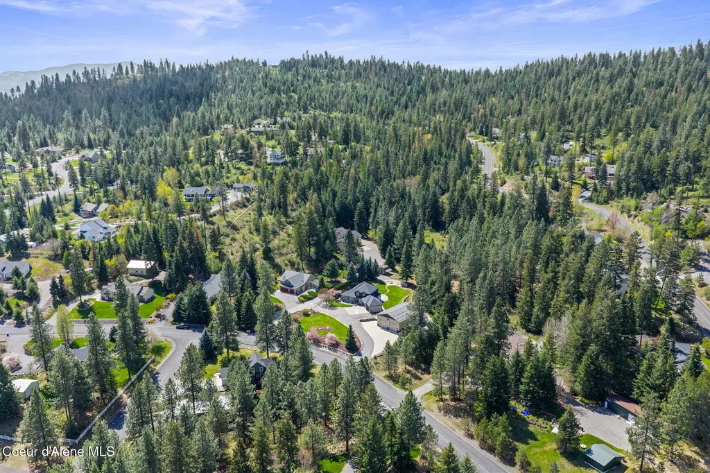 18722 W Rice Avenue Hauser ID 83854