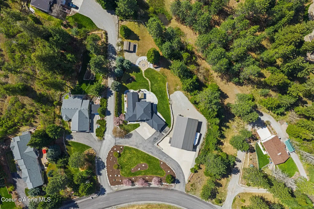 18722 W Rice Avenue Hauser ID 83854