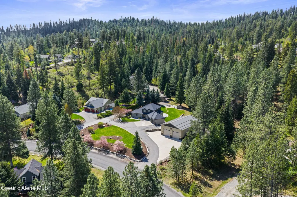 18722 W Rice Avenue Hauser ID 83854
