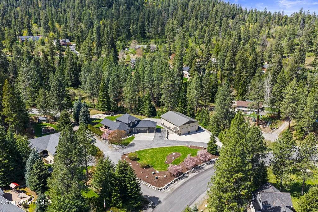 18722 W Rice Avenue Hauser ID 83854