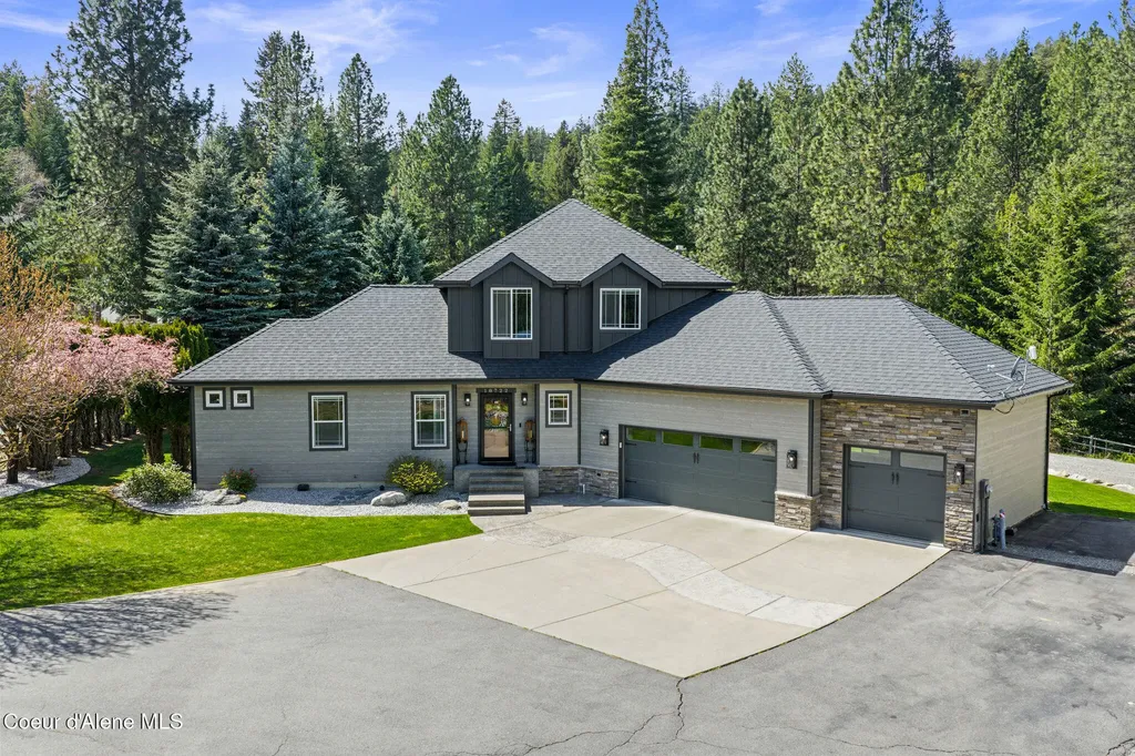 18722 W Rice Avenue Hauser ID 83854