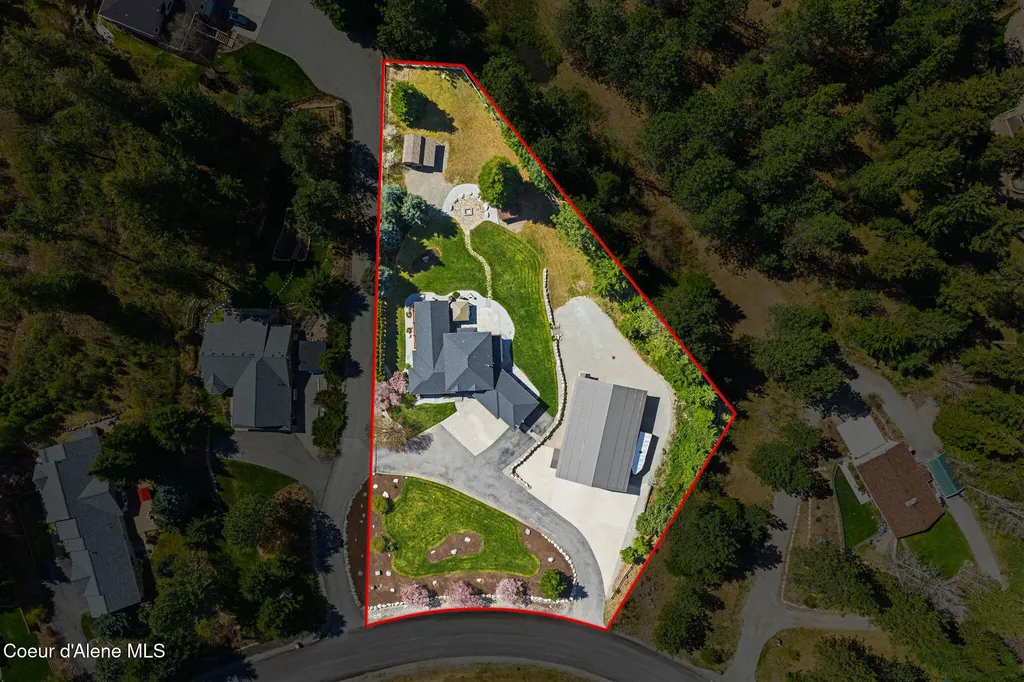 18722 W Rice Avenue Hauser ID 83854