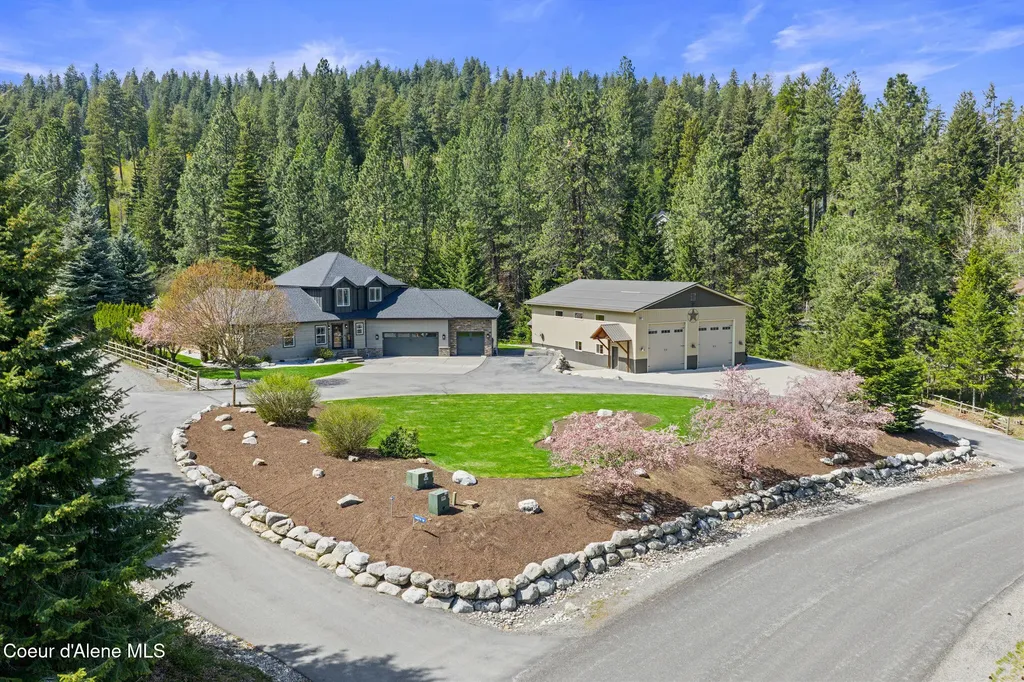 18722 W Rice Avenue Hauser ID 83854