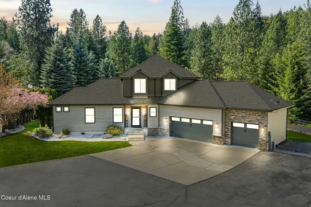 18722 W Rice Avenue Hauser ID 83854