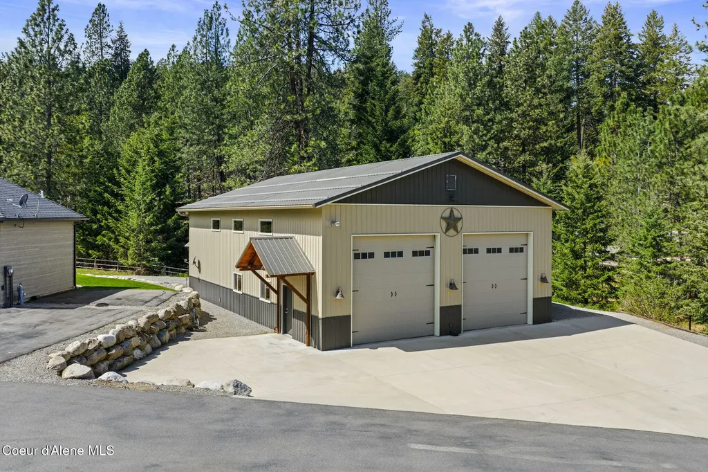 18722 W Rice Avenue Hauser ID 83854