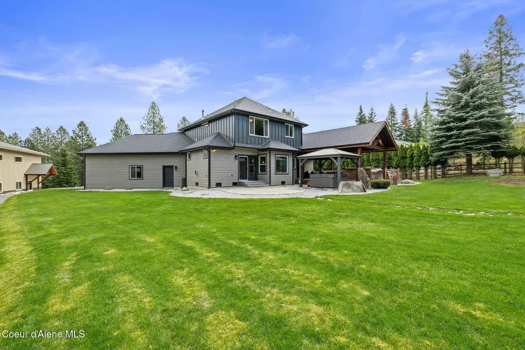 18722 W Rice Avenue Hauser ID 83854