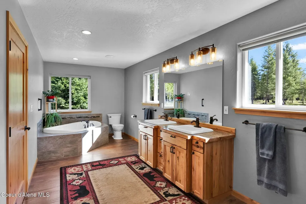 386 Ursa Lane Priest River ID 83856
