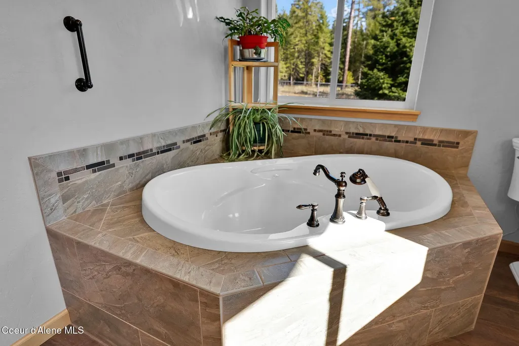 386 Ursa Lane Priest River ID 83856