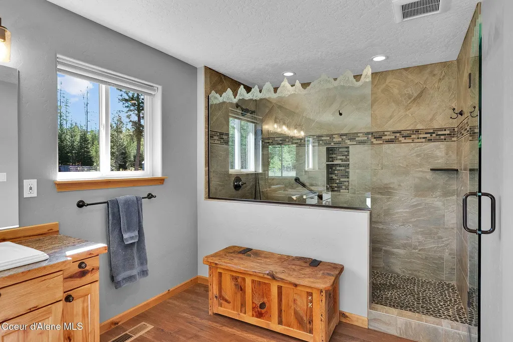 386 Ursa Lane Priest River ID 83856