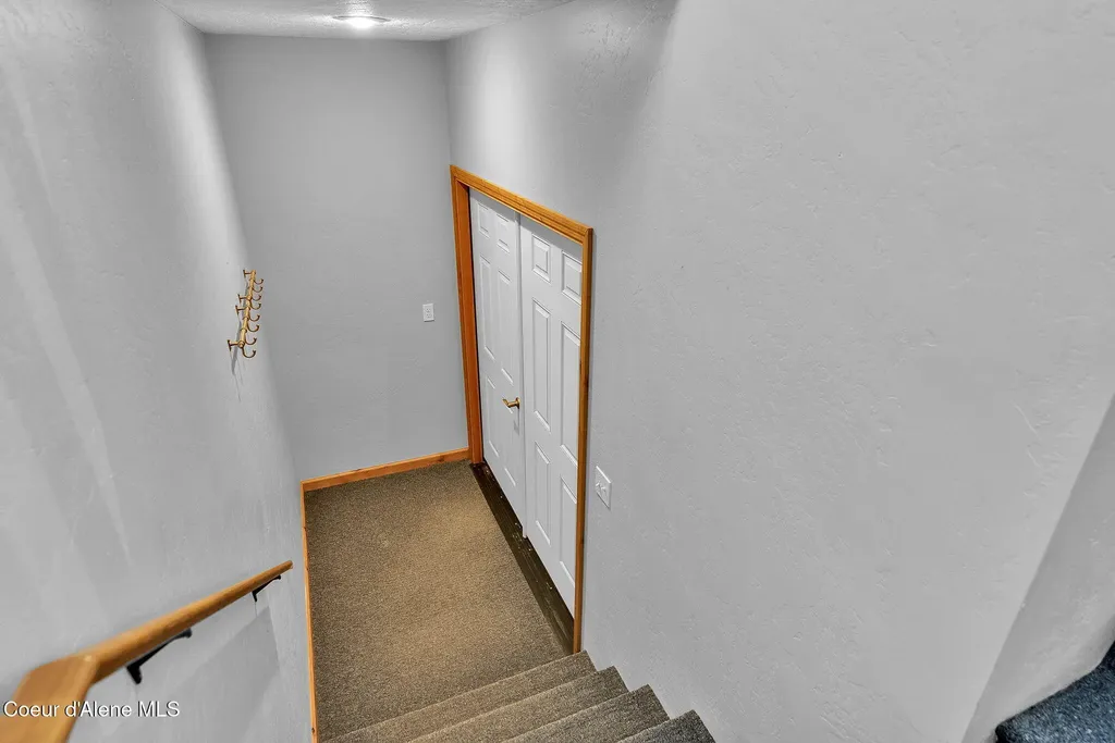 386 Ursa Lane Priest River ID 83856