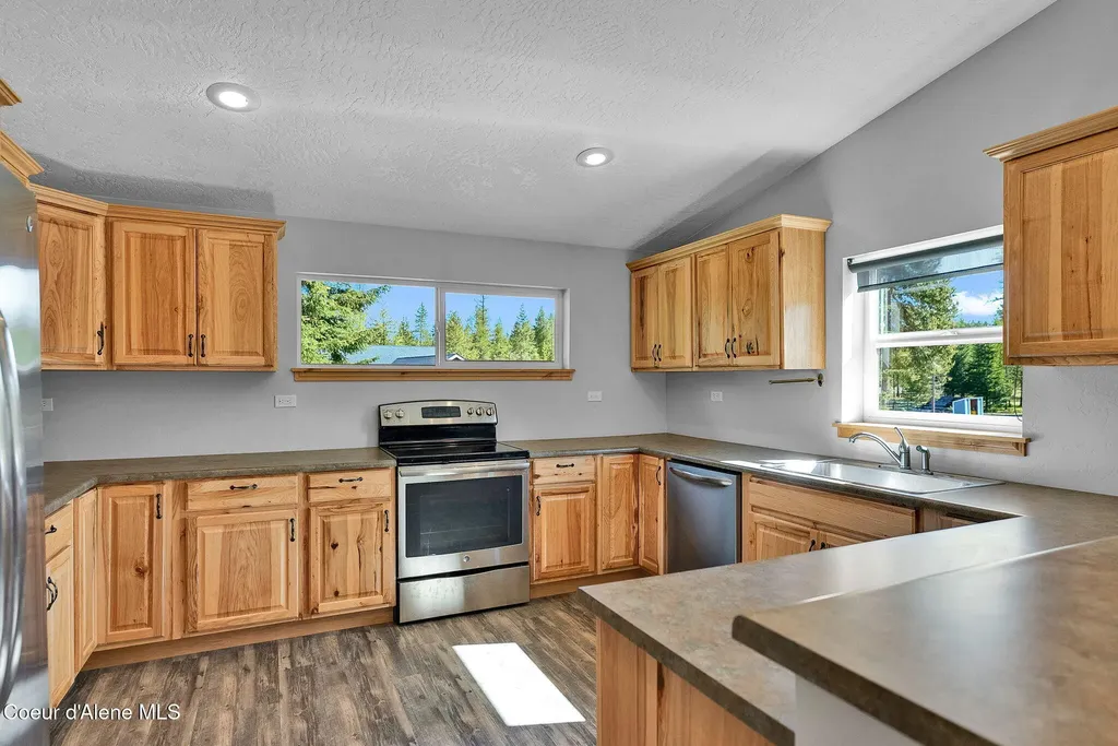 386 Ursa Lane Priest River ID 83856