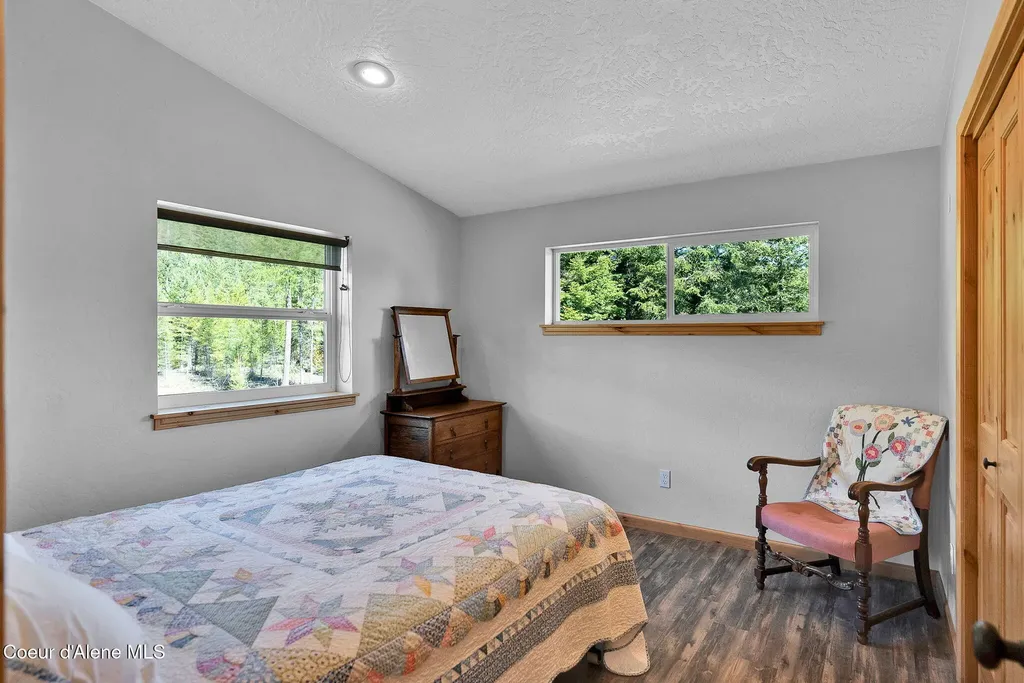 386 Ursa Lane Priest River ID 83856