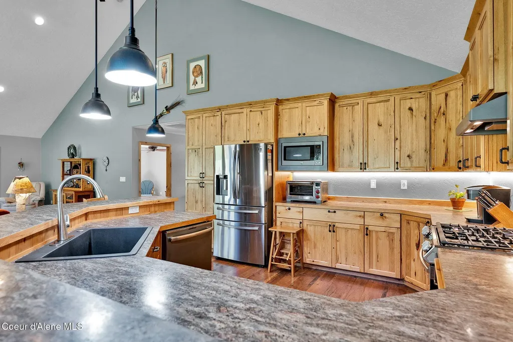 386 Ursa Lane Priest River ID 83856