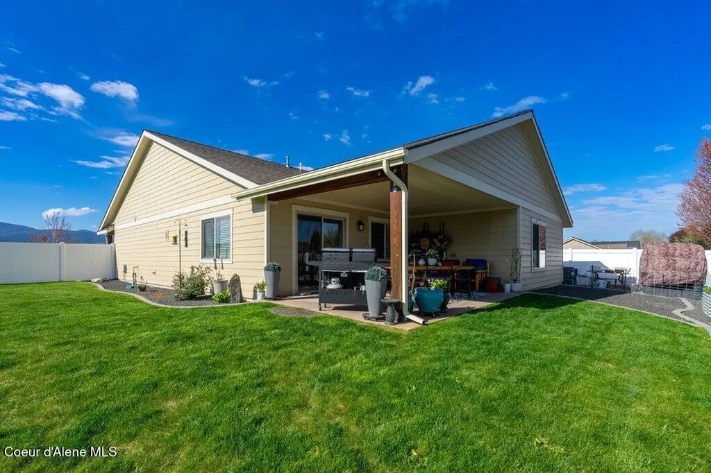 1546 W Wayward Circle Post Falls ID 83854