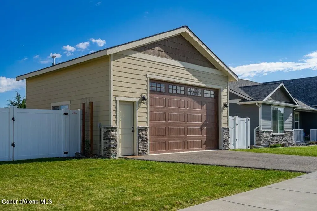 1546 W Wayward Circle Post Falls ID 83854