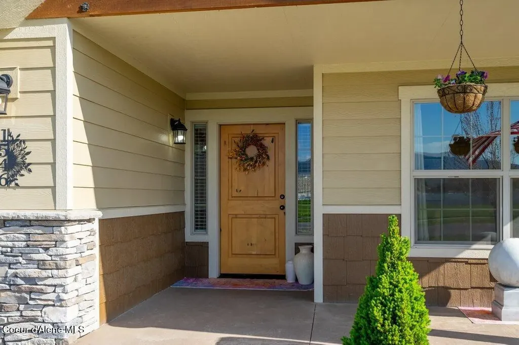 1546 W Wayward Circle Post Falls ID 83854