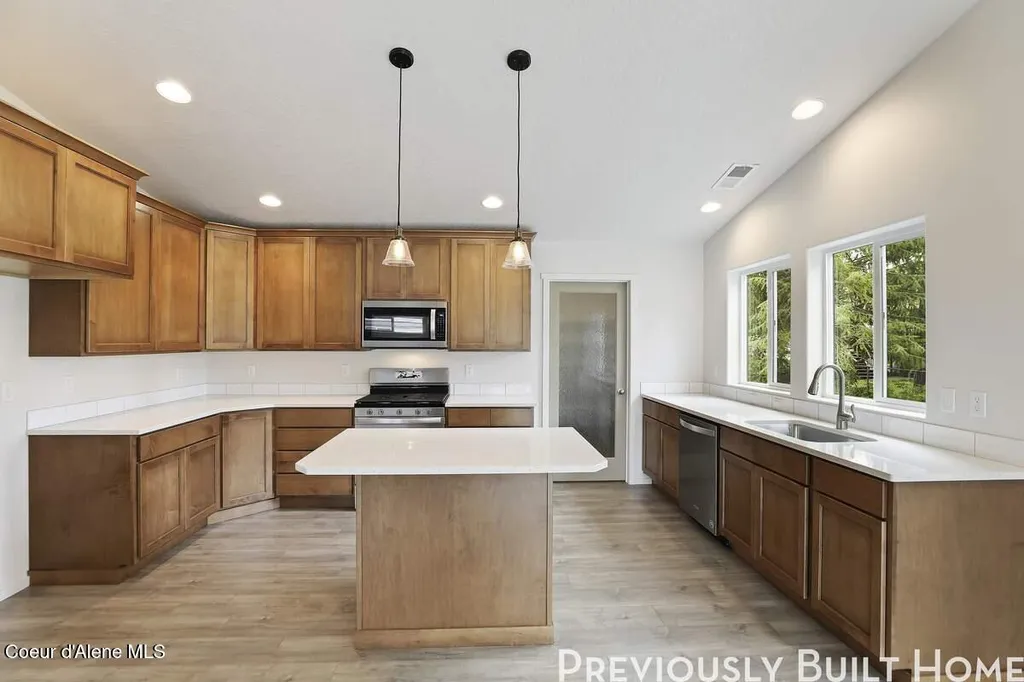 6015 Pelican Loop Rathdrum ID 83858