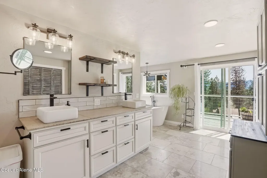 16696 W Hollister Hills Drive Hauser ID 83854