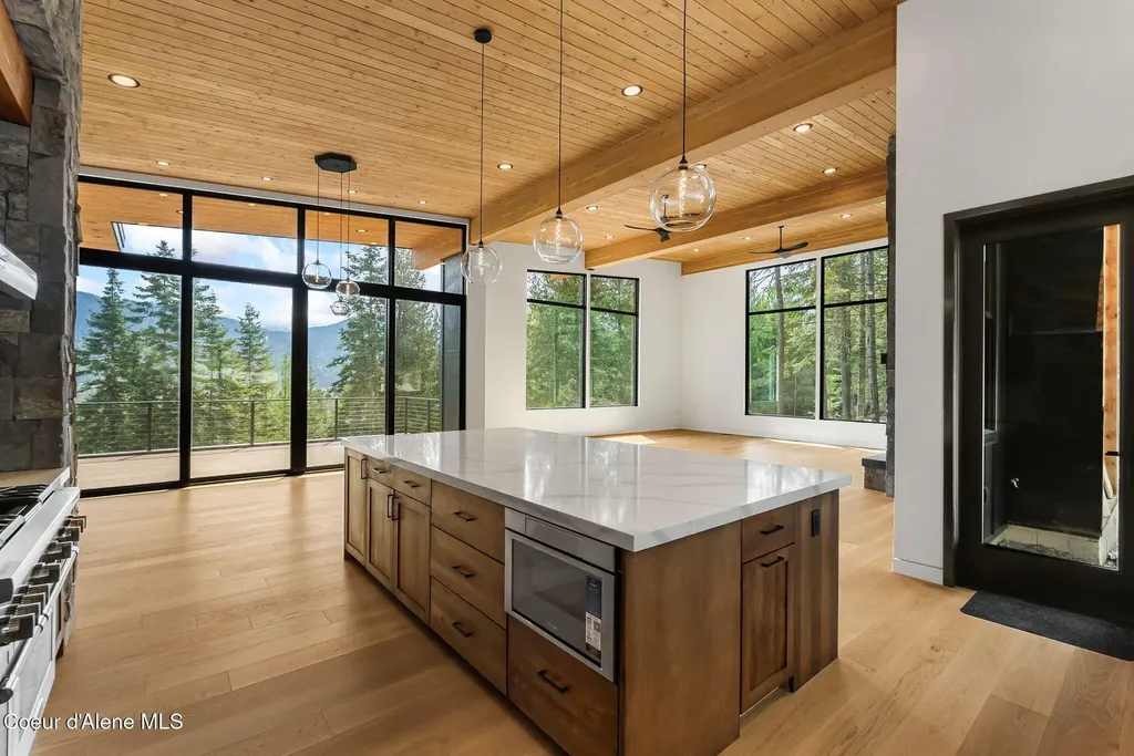 292 Fairway View Drive Sandpoint ID 83864