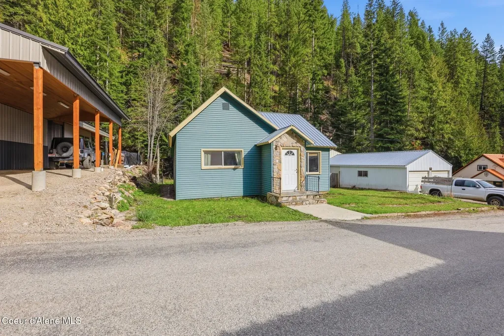 452 2nd Street Mullan ID 83846