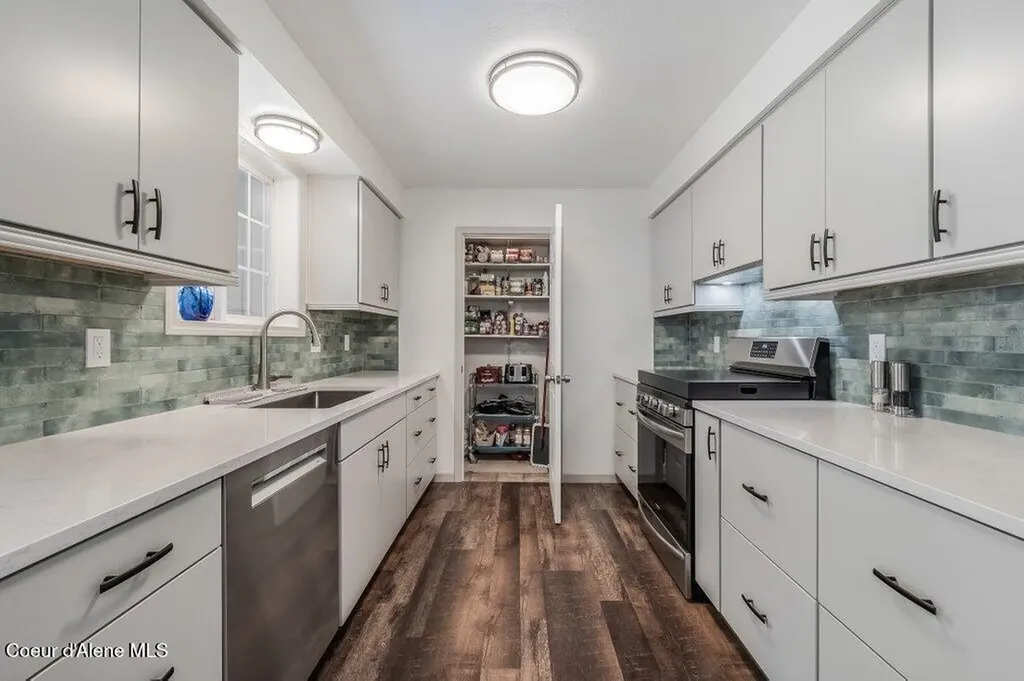 6364 Bottle Bay Road Sagle ID 83860