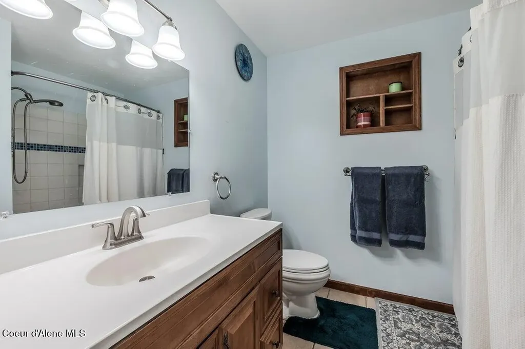6364 Bottle Bay Road Sagle ID 83860