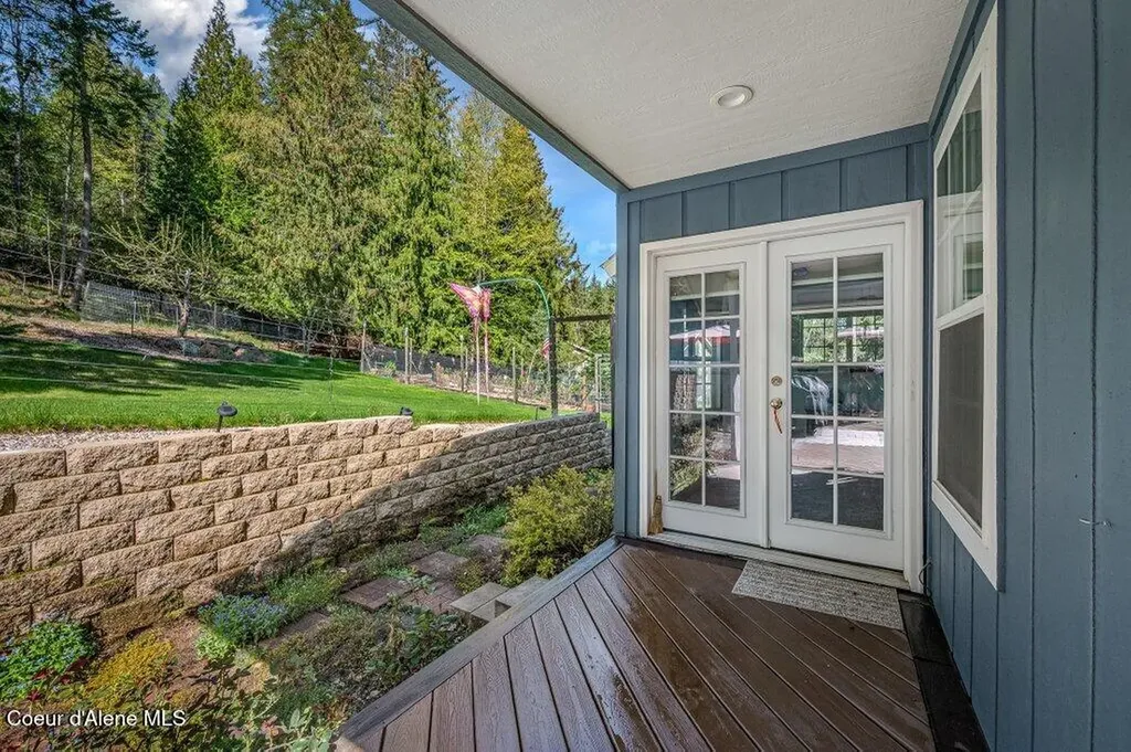 6364 Bottle Bay Road Sagle ID 83860