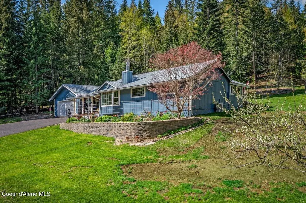 6364 Bottle Bay Road Sagle ID 83860